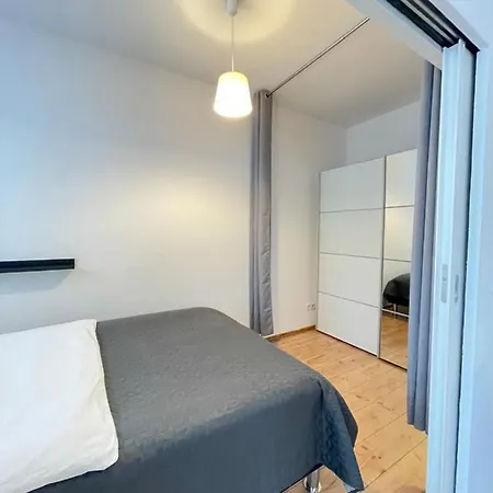 Lejlighed Im Stadtzentrum Von Bernau - Schoene Mit 1 1/2 Zimmern, Bad, Spuelmaschine, Waschmaschine, Komplette Kueche, Wlan